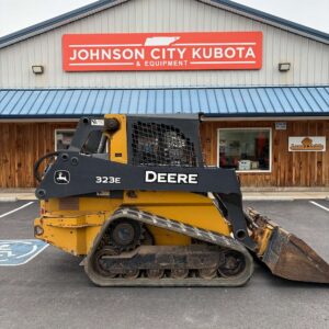 John Deere 323E
